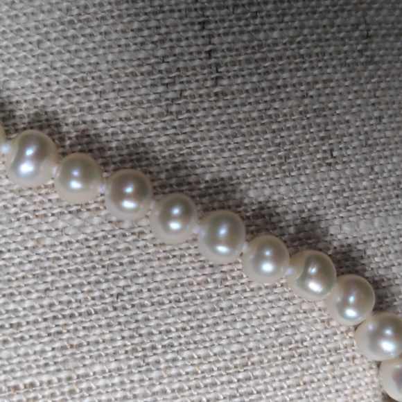 New Genuine Pearl Sterling Silver Necklace, Macy's, 18", Classic 6mm, Boxed - Picture 4 of 7